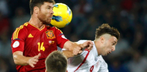 Xabi Alonso sentiu lesão no púbis e não enfrenta o Uruguai em amistoso no Qatar - David Mdzinarishvili/Reuters