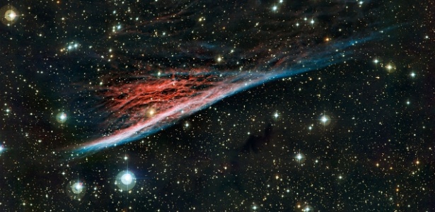 Nebulosa do Lápis tem forma alongada e estranha devido à expansão feita em alta velocidade no espaço - MPG/ESO 2.2-metre telescope