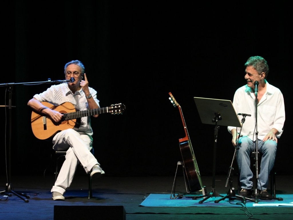 Caetano Veloso e Chico Buarque se apresentam no show "Primavera Carioca", no Rio de Janeiro (11/9/12) - Raphael Mesquita/Foto Rio News