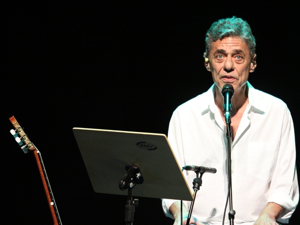 Caetano Veloso e Chico Buarque se apresentam no show "Primavera Carioca", no Rio de Janeiro (11/9/12) - Raphael Mesquita/Foto Rio News