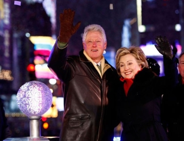 Em 1997 Hillary Clinton perdoou a traição de Bill Clinton, então presidente dos Estados Unidos, com sua estagiária Mônica Lewinsky. Além de perdoar o marido, Hillary ficou ao seu lado quando Bill depôs sobre o caso no tribunal.
