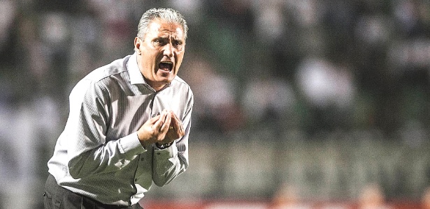 Tite, técnico do Corinthians, acha que com 45 pontos time está livre do risco de descenso - Leonardo Soares/UOL