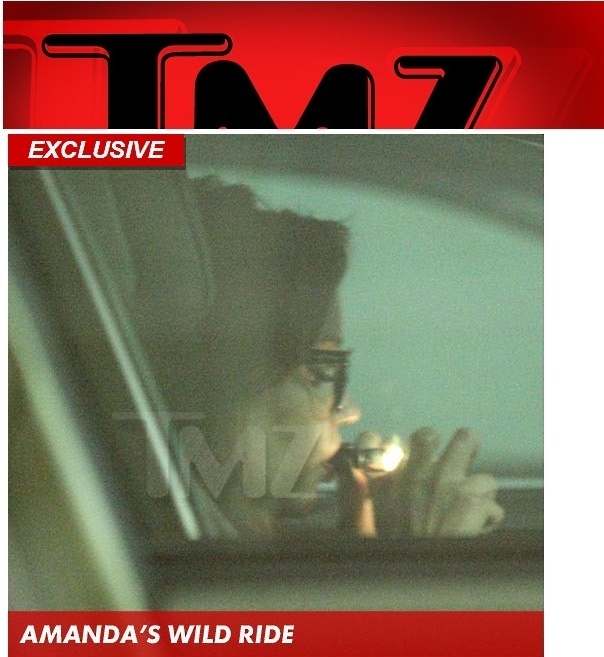 Amanda Bynes fuma maconha dentro de seu carro, em Los Angeles (13/9/12)