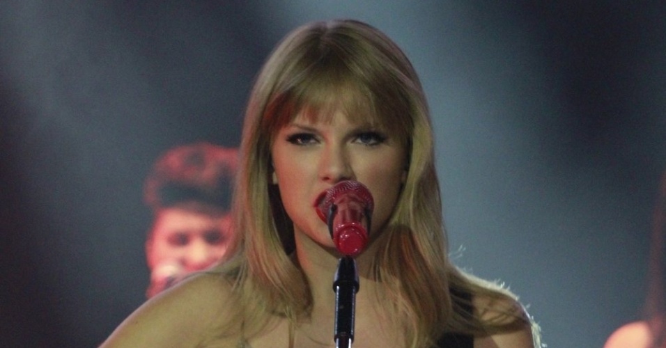 Taylor Swift tocou ?Long Live? junto de Paula Fernandes. Essa foi a primeira vez que as duas cantoras, que gravaram o dueto sem se conhecer, cantaram juntas (13/9/12) - Felipe Panfili e Roberto Filho/AgNews