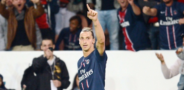 Ibrahimovic comemora após marcar seu gol na vitória do PSG sobre o Toulouse - AFP PHOTO / FRANCK FIFE