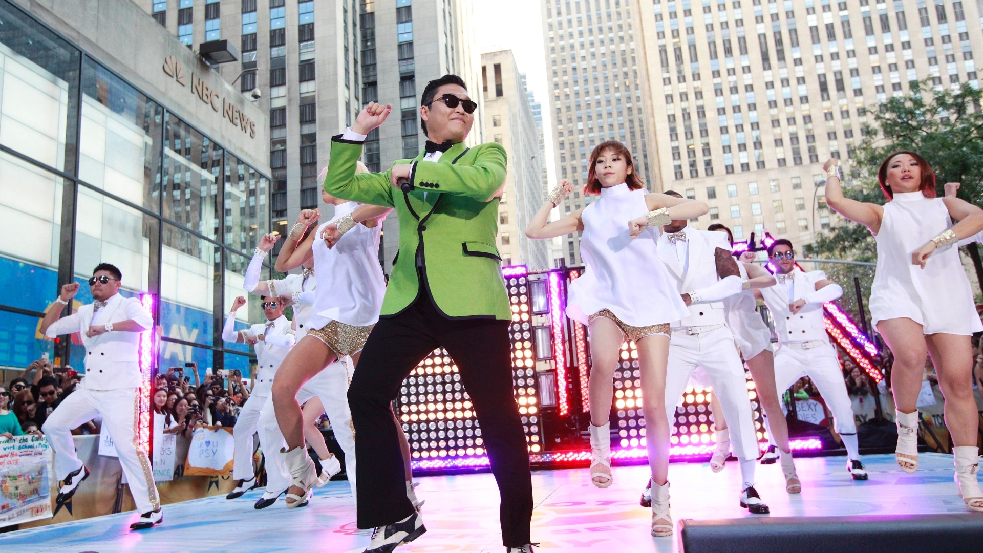 O cantor sul-coreano Psy apresenta o hit "Gangnam Style" no programa "Today" (14/9/12) - Brendan McDermid/Reuters