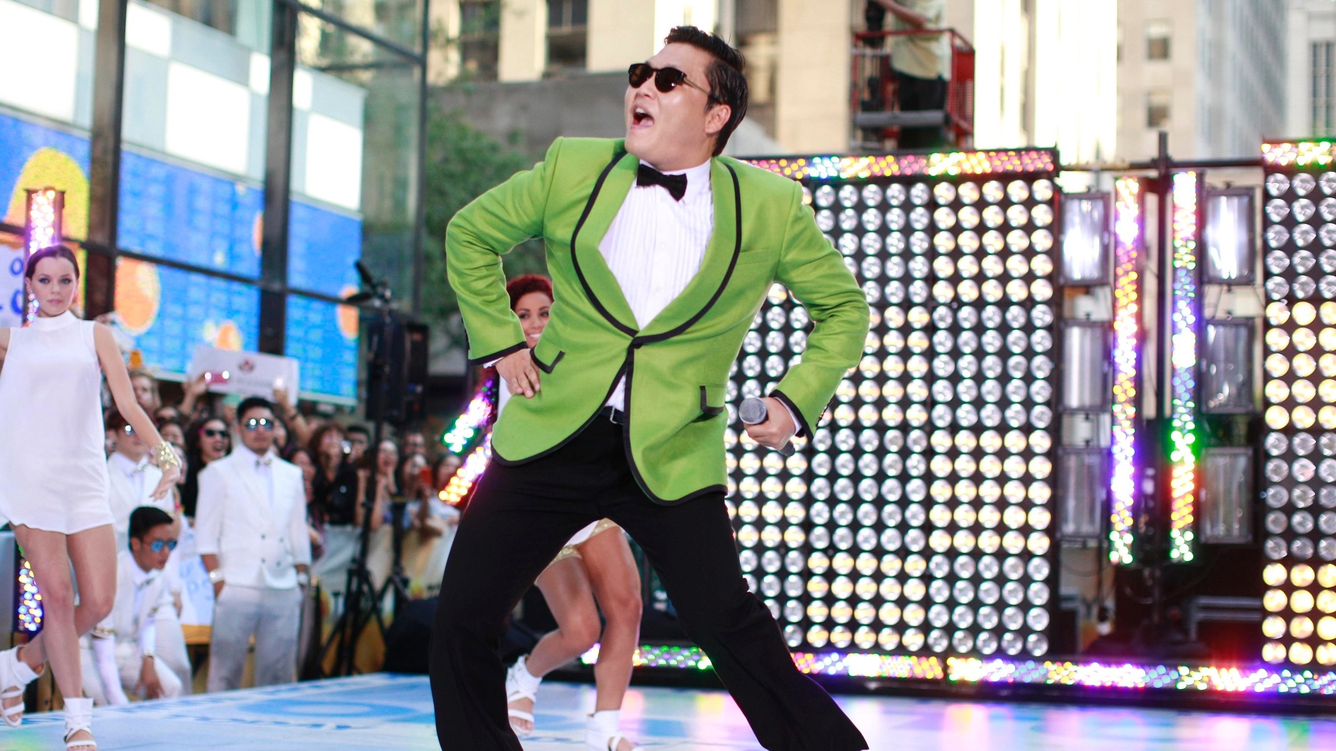 O cantor sul-coreano Psy dança seu hit "Gangnam Style" no programa "Today" (14/9/12) - Brendan McDermid/Reuters