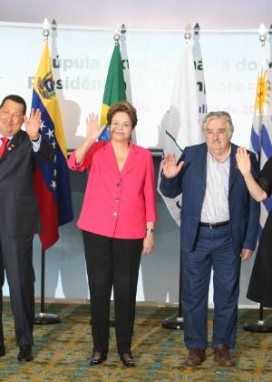 Os presidentes Hugo Chavez (Venezuela), Cristina Kirchner (Argentina), José Mujica (Uruguai) e Dilma Roussef (Brasil), em encontro do Mercosul, realizado no Palácio do Planalto - Alan marques/Folhapress