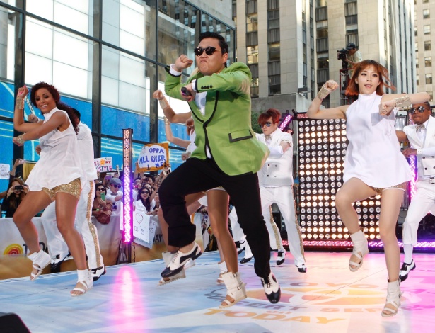 Psy faz show no programa "Today", da NBC, e canta o hit "Gangnam Style" - Mike Coppola/Getty Images/AFP