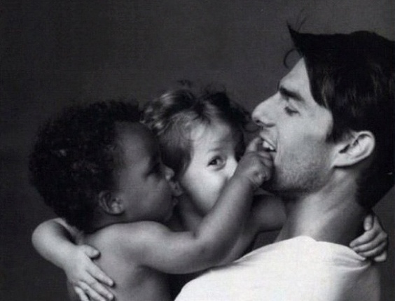 Tom Cruise e os filhos Connor e Isabella ainda bebês em foto publicada pelo menino em seu Instagram (14/9/12)