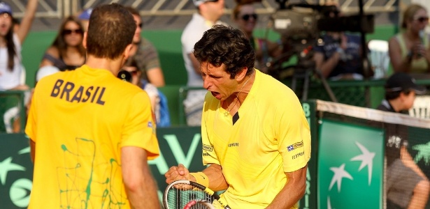 Marcelo Melo e Bruno Soares comemoram vitória contra russos Gabashvili e Bogomolov - Luiz Pires/FOTOJUMP