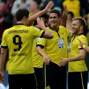 Gol de Hummels foi comemorado pelos jogadores do Borussia Dortmund - Patrik Stollarz/AFP