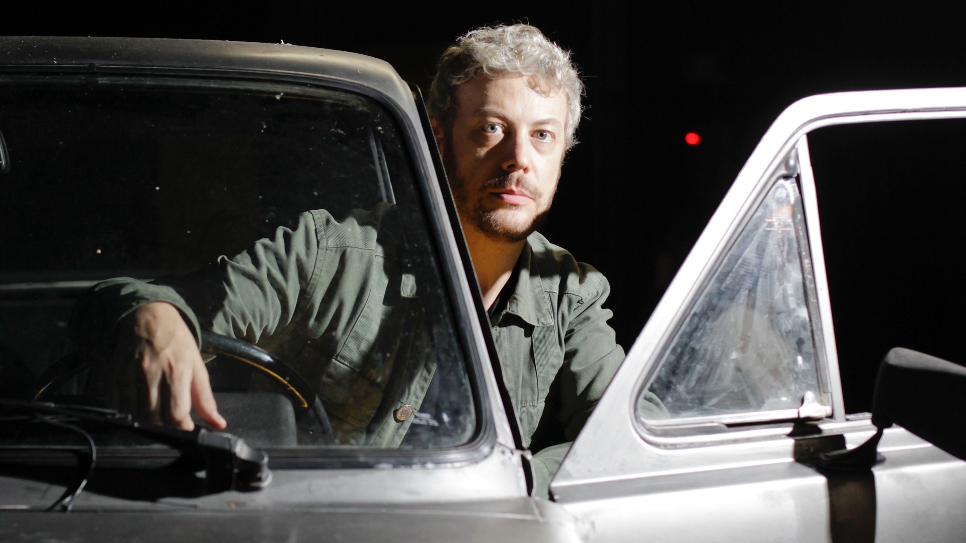Guilherme Weber posa em cenário da peça "O Livro de Itens do Paciente Estevão", em cartaz no Sesc Belenzinho (14/09/2012) - Fernando Donasci/UOL