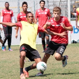 Liedson foi beneficiado pela série de mudanças no Flamengo e treinou na equipe titular neste sábado - Fernando Azevedo/Fla Imagem