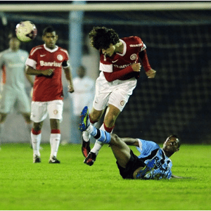 Rodrigo Dourado subiu para o time profissional do Internacional e joga diante do Sport no domingo - Divulgação/Internacional 