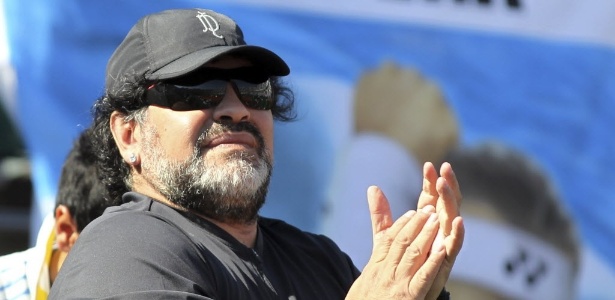 Diego Maradona é acusado de dar ingressos a membros das "barras bravas" argentinas - REUTERS/Enrique Marcarian