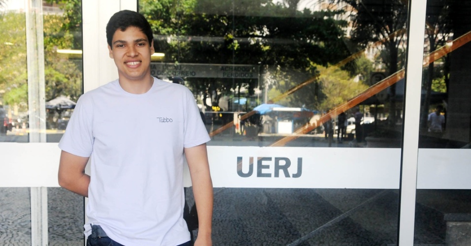 O candidato Bruno Oliveira foi um dos primeiros vestibulandos a sair da prova do segundo exame de qualificação da Uerj (Universidade do Estado do Rio de Janeiro). Ele tenta uma vaga no curso de engenharia civil 