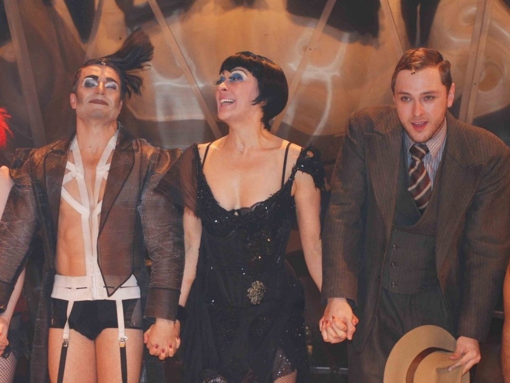 Claudia Raia comemora 200 apresentações do musical "Cabaret", no palco do Teatro Procópio Ferreira, em SP (16/9/12) - Danilo Carvalho e Thais Aline/AgNews