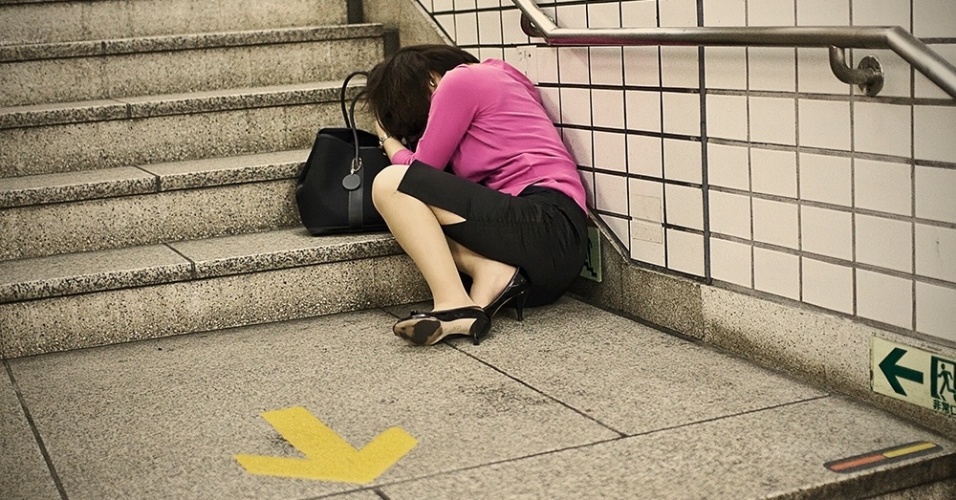 Ele diz não ter detalhes das histórias pessoais de cada personagem de suas fotos, já que não esperou que as pessoas acordassem para conversar com elas - Adrian Storey