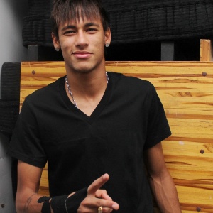 Neymar participa de festa de encerramento do quadro "Dança dos Famosos" em casa noturna de SP