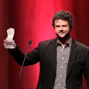 Selton Mello recebe o prêmio de melhor filme por "O Palhaço" no 7º Prêmio Contigo! de Cinema - AgNews