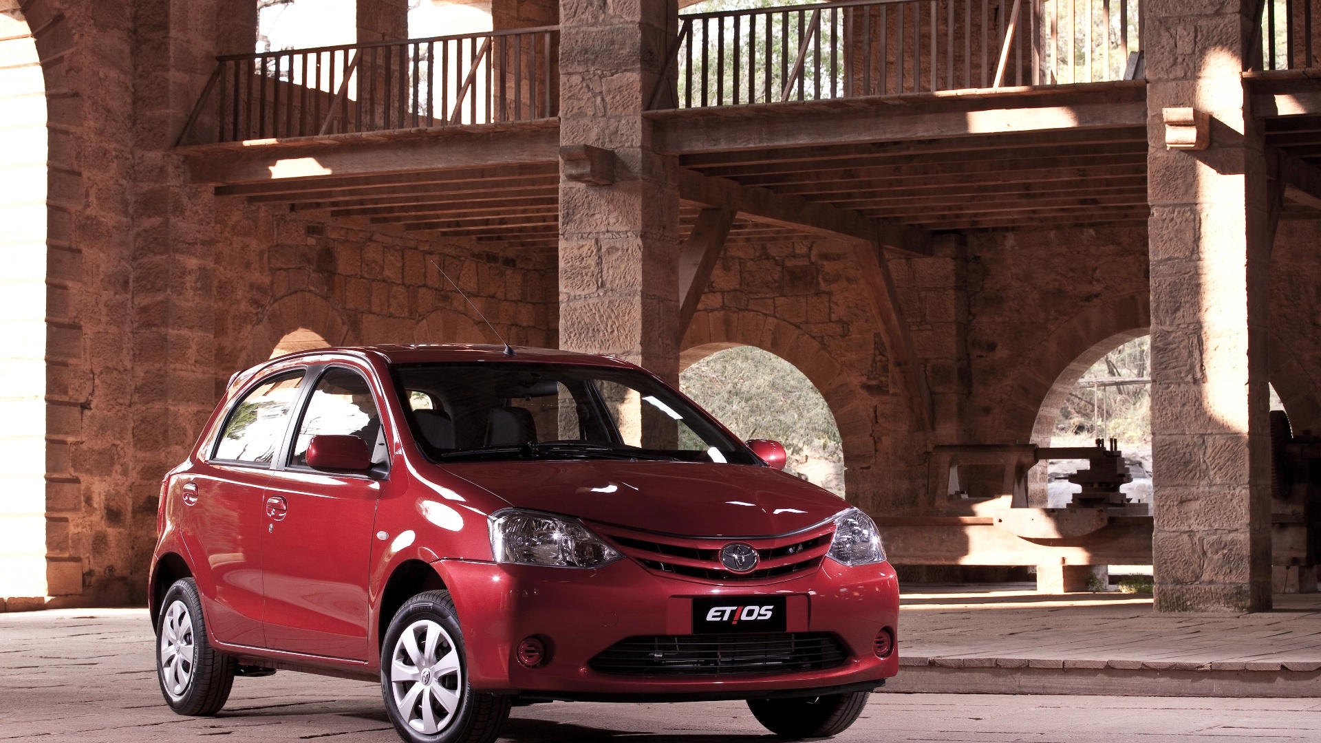 Toyota lança compacto Etios com duas carrocerias (hatch e sedã), motorização 1.3 e 1.5 e quatro versões de acabamento, com preços entre R$ 29.990 e R$ 44.690 - Divulgação
