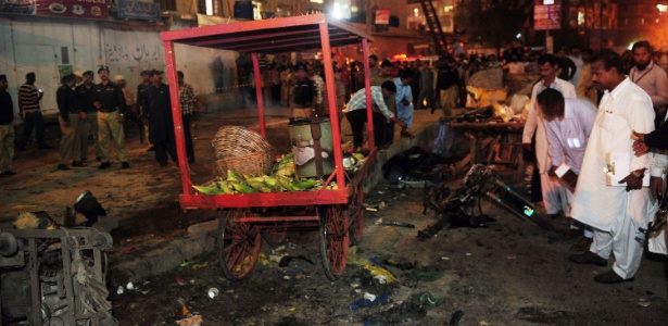 Autoridades paquistaneses investigam local de atentado em Karachi 