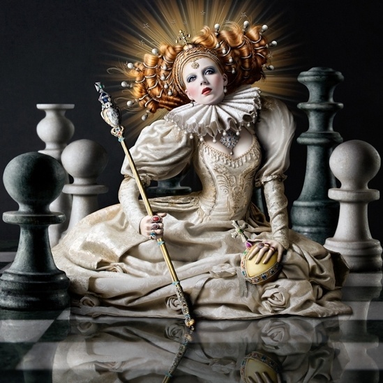 A rainha Elizabeth 1ª (1533-1603), filha de Ana Bolena e Henrique 8º, assumiu o trono inglês em 1558. Ela nunca se casou, e, por isso, ficou conhecida como a "a rainha virgem" - Alexia Sinclair 