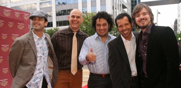 O integrantes da banda venezuelana Los Amigos Invisibles, em foto de 2007