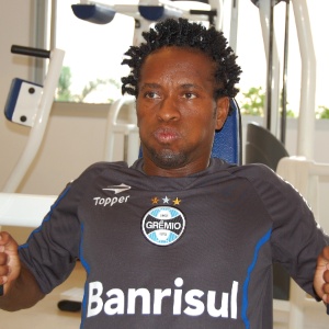 Zé Roberto volta ao meio-campo do Grêmio e time será o ideal para enfrentar o Santos no domingo - Bruno Junqueira/Txt Assessoria