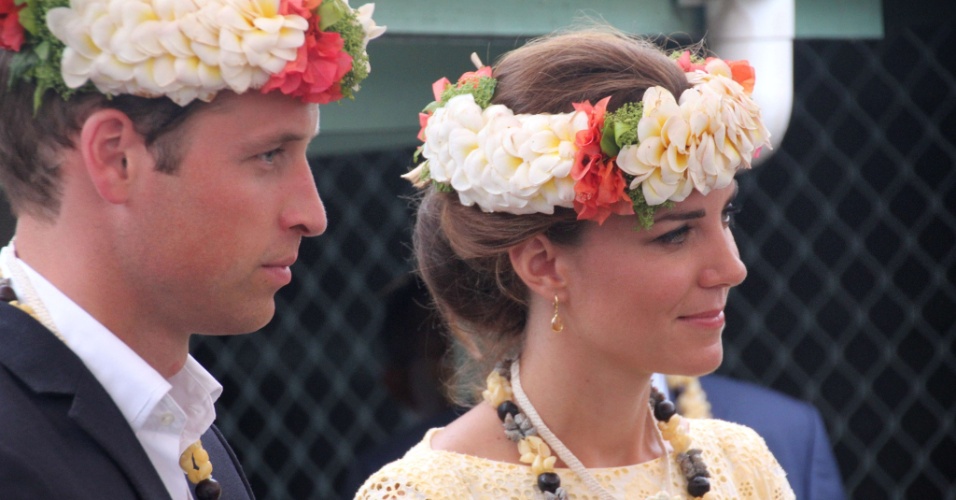 Príncipe William e duquesa Catherine conhecem o campus da Universidade de Tuvalu (18/9/12)