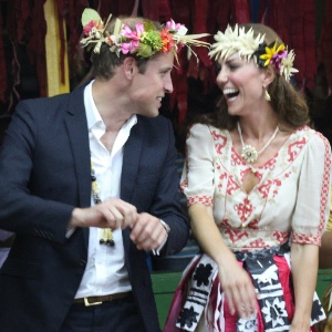 18.9.12 William e Catherine em festa nas ilhas Tuvalu 