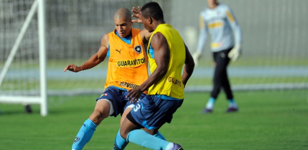 Dória minimizou rápida discussão que teve com Henrique em treino do Botafogo - Fábio Castro/AGIF