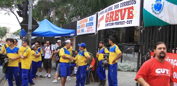 Funcionários dos Correios de Curitiba aderem à greve da categoria nesta quarta (19) - Joka Madruga/AE