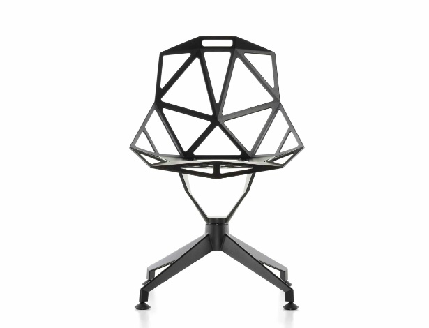 Cadeira One desenvolvida pelo designer  Konstantin Grcic para a Magis em 2004: candidata a ícone - Divulgação/ The New York Times