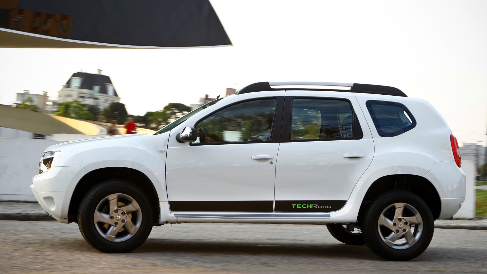 Duster Tech Road é série que agrega conteúdo multimídia ao SUV da Renault - Divulgação