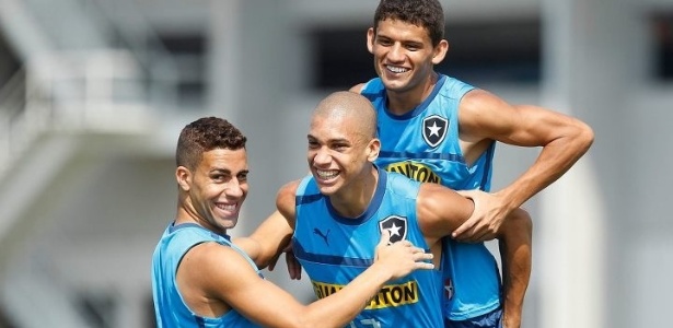 Gabriel, Dória e Jadson representam o sucesso da base nos profissionais do Botafogo - Wagner Meier/AGIF