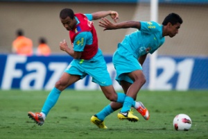 Seleção brasileira treinou no estádio Serra Dourada nesta terça-feira