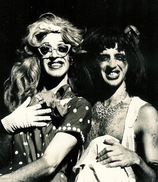 Um árduo trabalho de interpretação e de dança é empreendido pelo bailarino Lennie Dale, para transformar o grupo numa trupe artística, elogiada pela crítica. - Reprodução Facebook