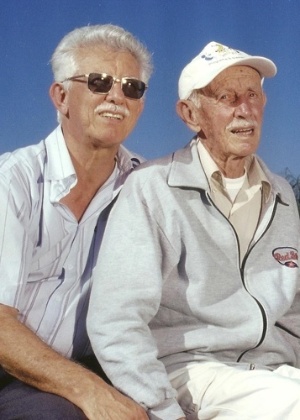 A imagem feita há 10 anos mostra Carlos Stocco ao lado do pai, Antonio Stocco, diagnosticados com Alzheimer - Arquivo pessoal