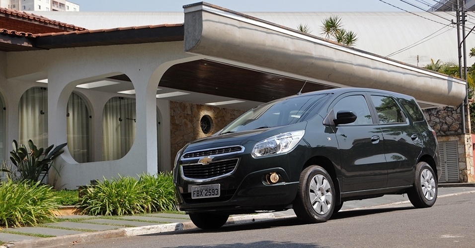 A Spin fará sucesso entre famílias de grande porte e taxistas por causa do amplo espaço interno - Murilo Góes/UOL