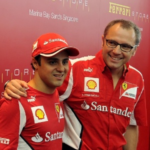 Massa ao lado de Domenicali; chefe agradeceu Massa por aceitar a decisão da Ferrari nos EUA - AFP PHOTO / Punit PARANJPE