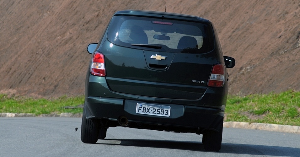 As lanternas são bonitas, mas muito pequenas em relação ao formato da traseira - Murilo Góes/UOL