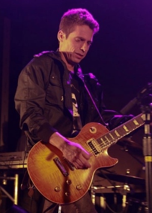 Hudson durante show em São Paulo, em setembro de 2012