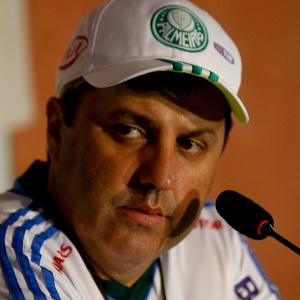 Gilson Kleina em sua primeira entrevista no Palmeiras; técnico diz ter falado grosso no vestiário - Rubens Cavallari/Folhapress