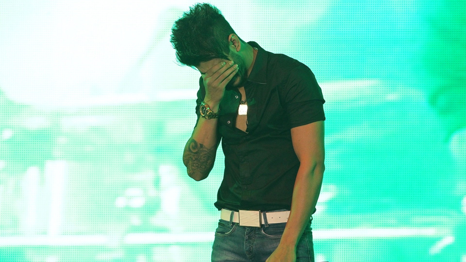 Gusttavo Lima se emociona em Porto Alegre no primeiro show após a morte da irmã (19/9/12) - Nabor Goulart/Agência Freelancer