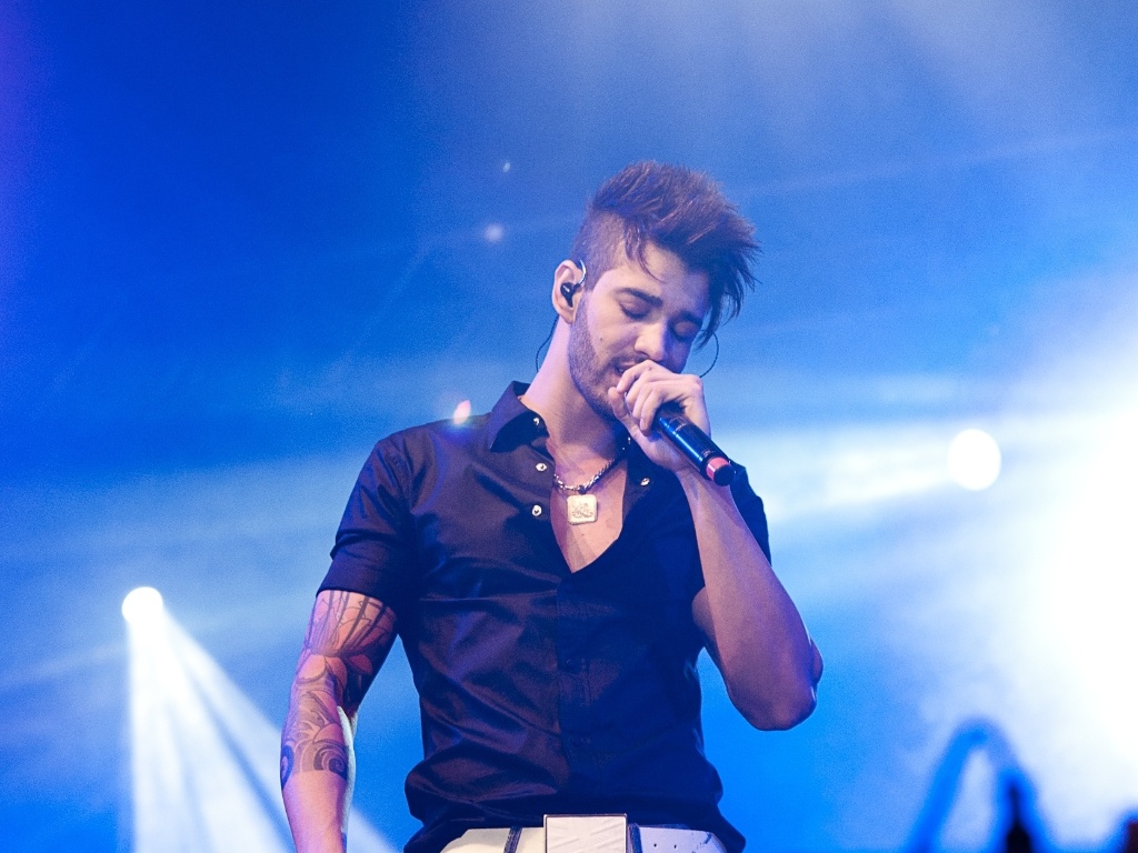 O cantor sertanejo Gusttavo Lima comoveu 11 mil fãs durante a primeira apresentação após a morte da irmã, Luciana Lima, em Porto Alegre, na madrugada desta quinta-feira (20) - Edu Defferrari/Divulgação