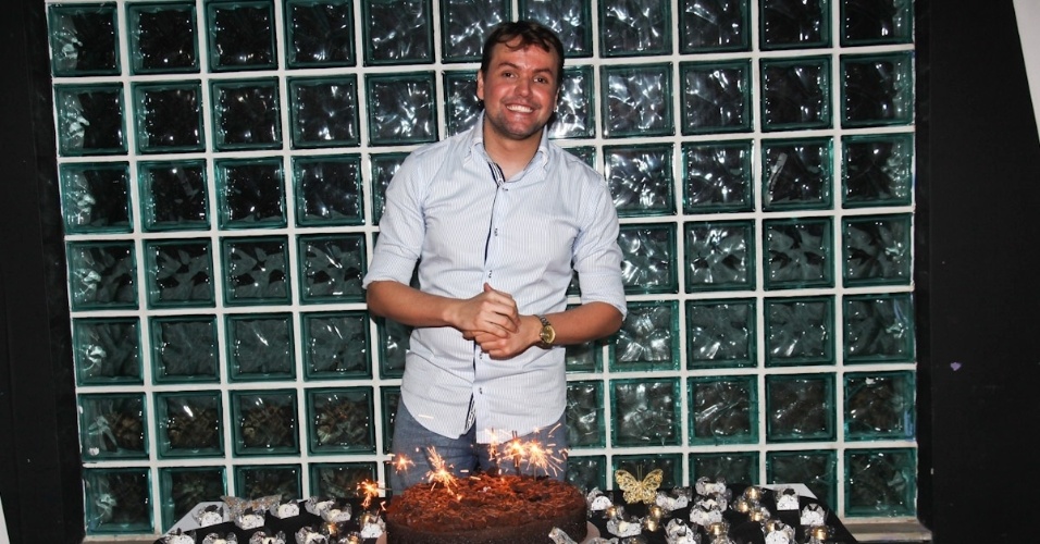 O jornalista e apresentador Paulo Sanseverino comemora o seu aniversário de 29 anos com amigos e celebridades em Higienópolis, São Paulo (19/9/12)