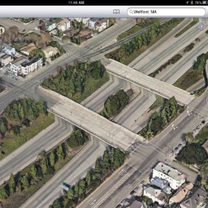 O Tumblr "The Amazing iOS 6 Maps" divulga as falhas; acima, as pontes se juntaram com as ruas - Reprodução