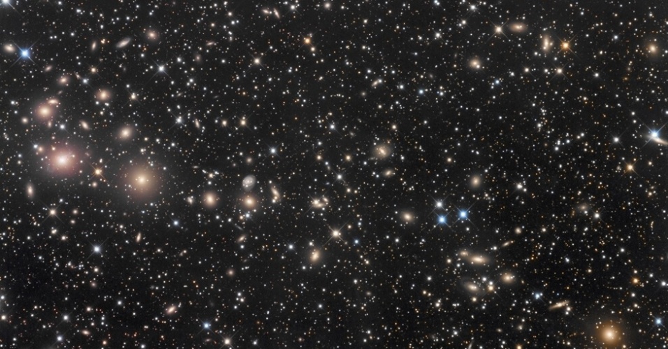 Selecionado duas vezes para a categoria "Espaço Profundo", nesta imagem, o fotógrafo Robert Franke, dos Estados Unidos, capturou a constelação de Perseu, a quase 250 milhões de anos-luz da Terra. Cada mancha iluminada desta foto contém milhões ou bilhões de estrelas